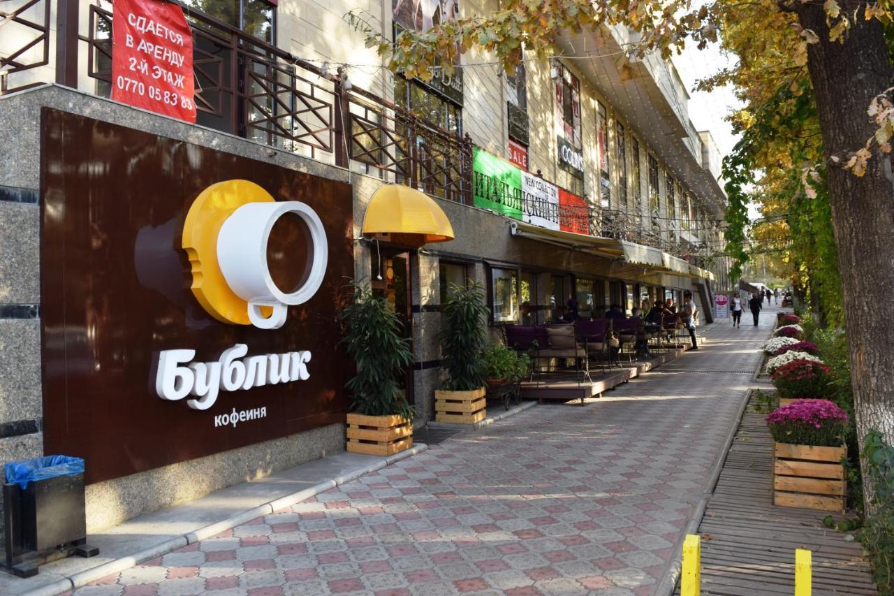 Yellow Apartment In The Center Of Bisjkek Buitenkant foto