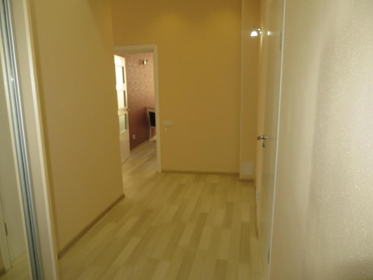 Yellow Apartment In The Center Of Bisjkek Buitenkant foto